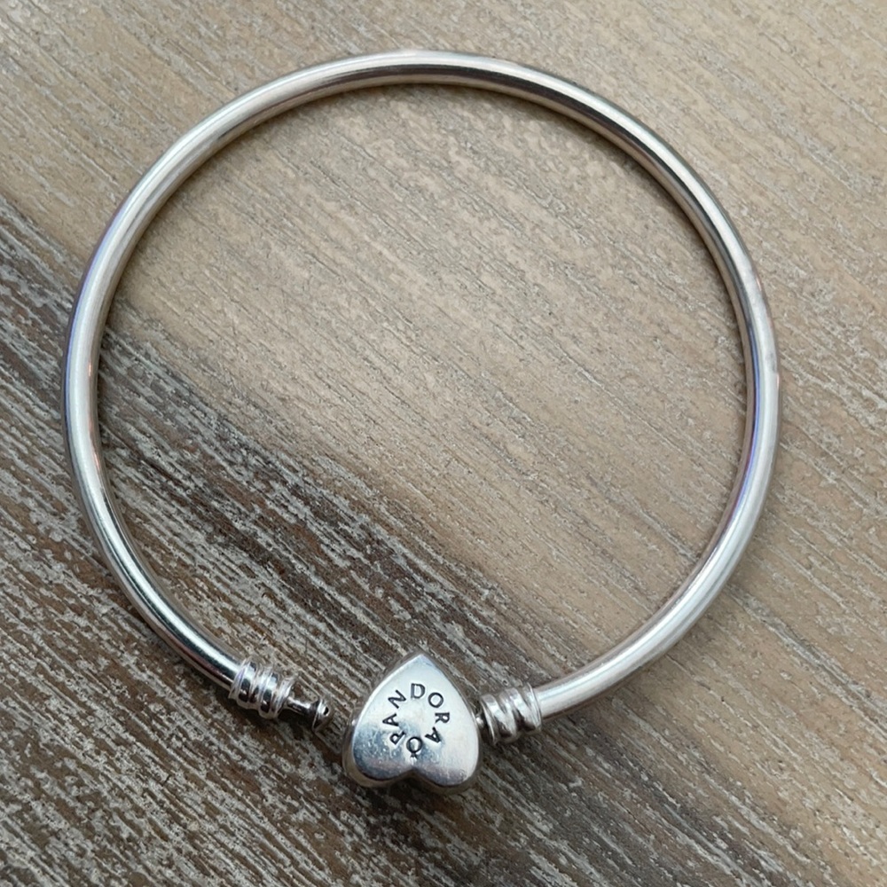 Pandora Moments Heart Clasp Bangle